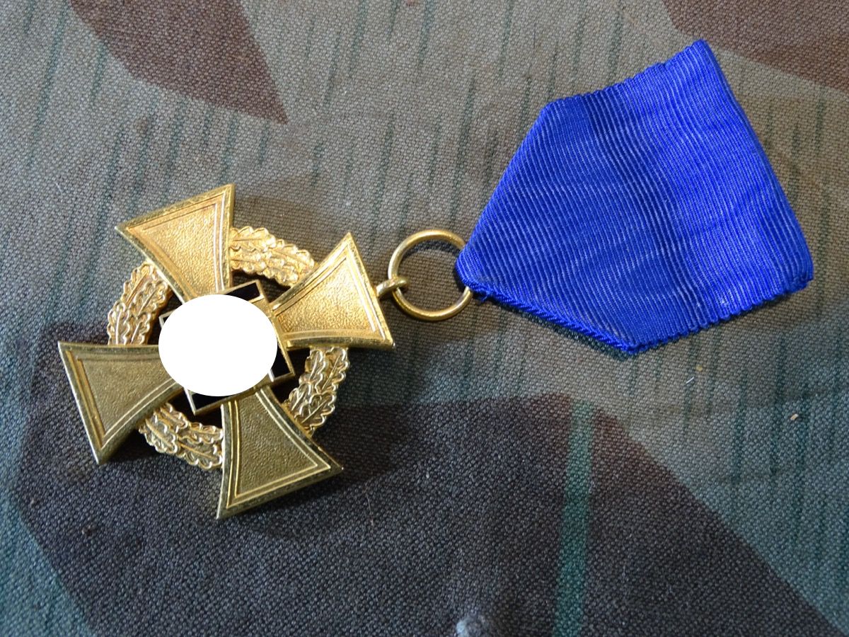 TREUDIENST EHRENZEICHEN 1.STUFE IN GOLD FÜR 40 JAHRE AM BAND