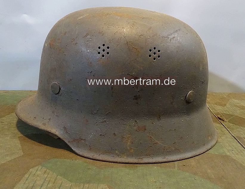 Feldgrauer Luftschutzhelm, Form von Feuerwehr Helm, ohne Emblem
