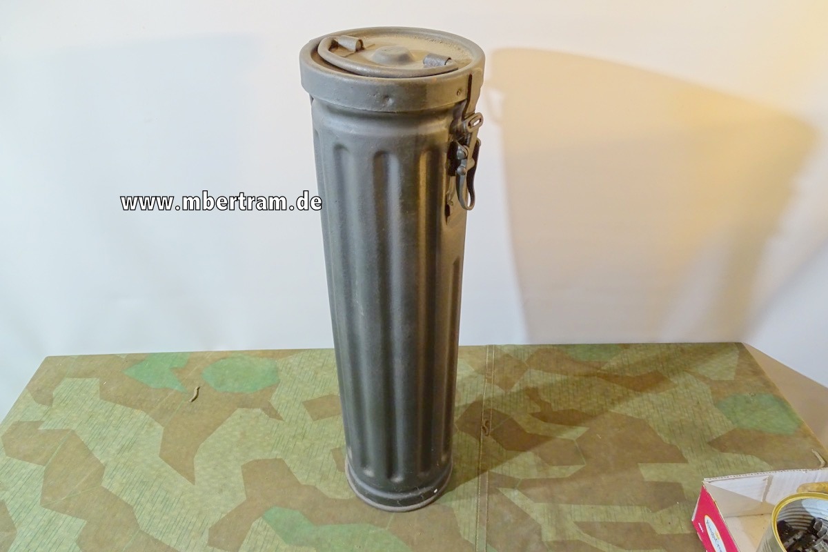 Blech Transportbehälter für 10 cm  Nebelwerfer 35 Munition, " b v v 42" feldgrau