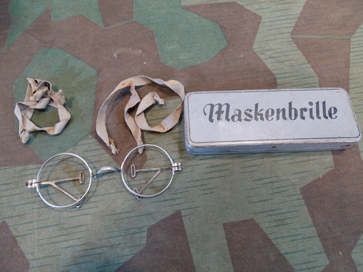Wehrmacht Maskenbrille in Behälter