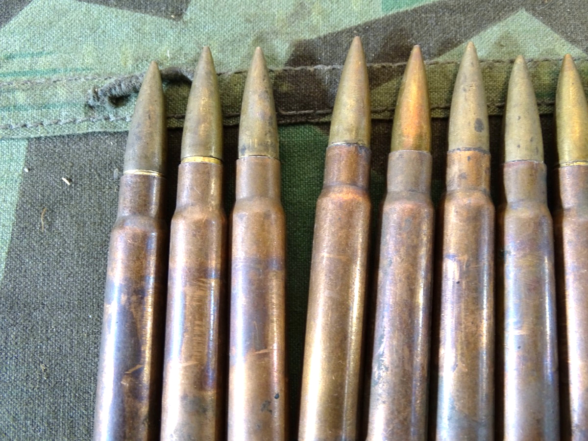 13 frühe Wehrmachts Deko Patronen 8x57 , verkupferte Eisenhülsen, alle P 132 / 20/ 1939