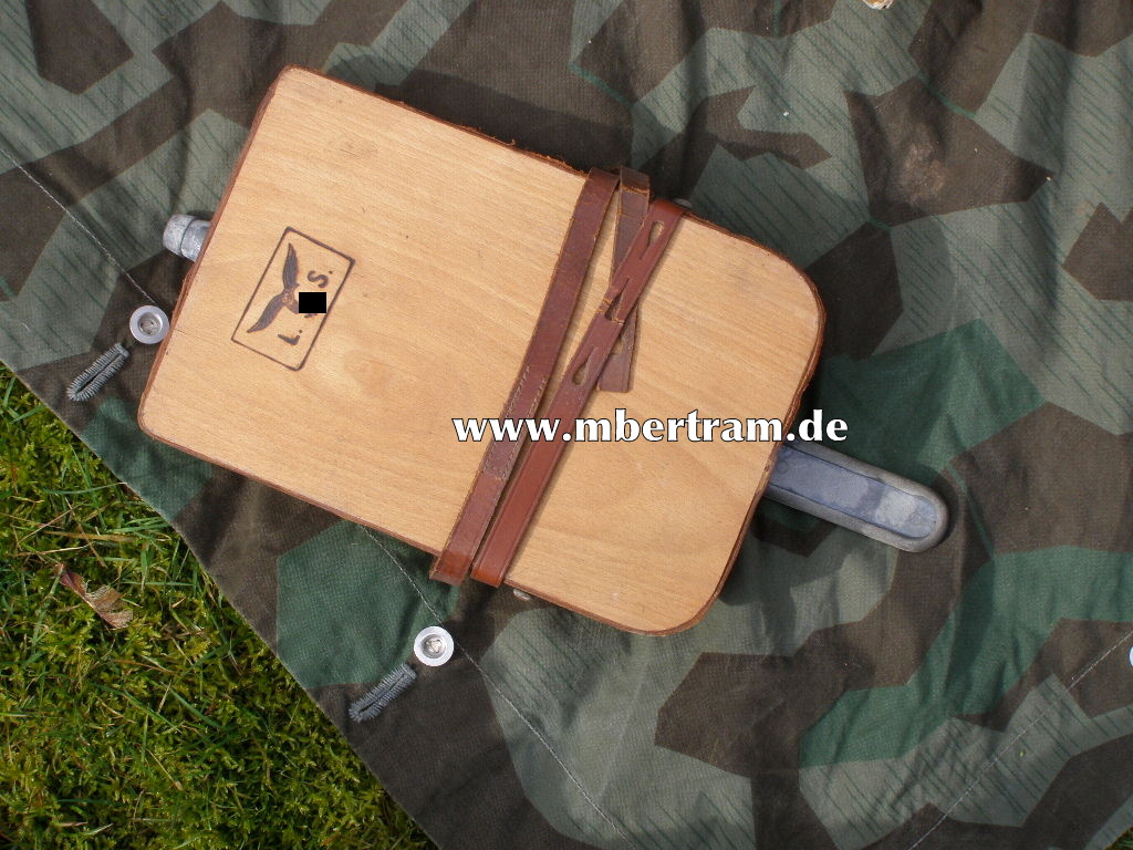 13516-14 Komplettes Luftschutz Gasjäckchen mit Behelfs Karton