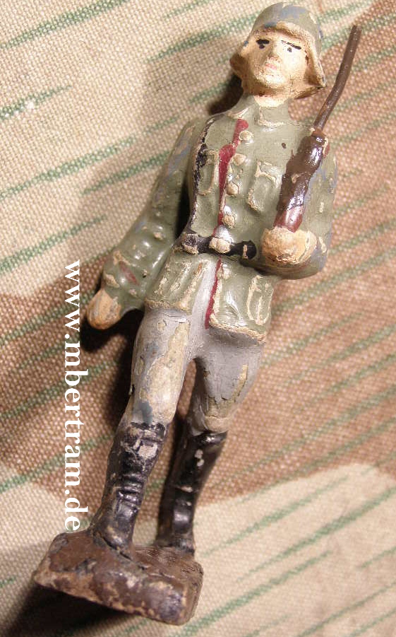 Massefigur-Marschierender Wehrmachtssoldat- 30er/40er J.