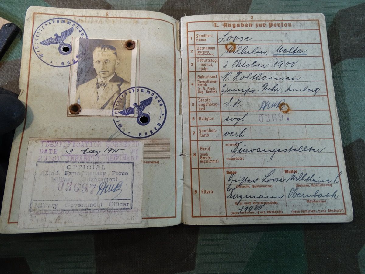 2 Wehrpässe 1. u 2. Weltkrieg mit 2 Hüllen u. Urkunde Ehrenkreuz f. Frontkämpfer 2 Wehrpässe 1. u 2. Weltkrieg mit 2 Hüllen u. Urkunde Ehrenkreuz f. Frontkämpfer