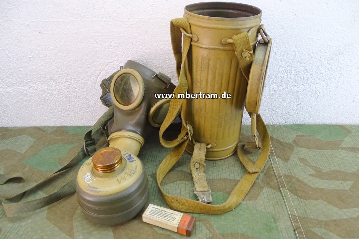 Gasmaske in Dose M38 Wehrmacht, Südfronttarnung, 2 Riemen, Filter, Losantin  1939-41