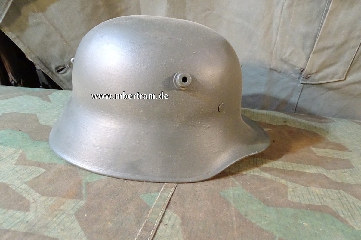 Stahlhelm 1. Weltkrieg M 18, restaurierte Helmglocke mit Innenleben