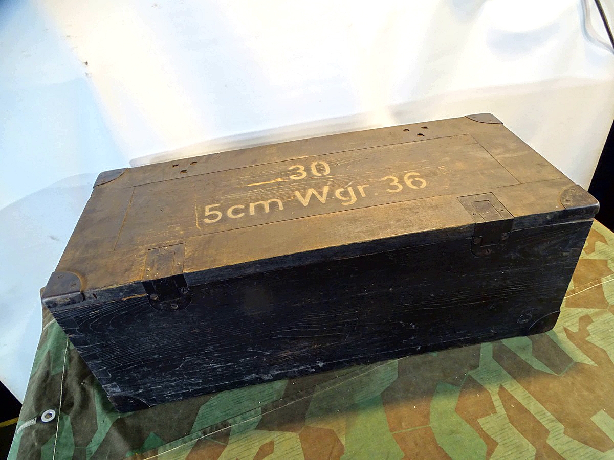 Transportkiste, 30 Stück 5 cm Wgr. 36. Originallackiert, Beschriftung, Etikett 1944