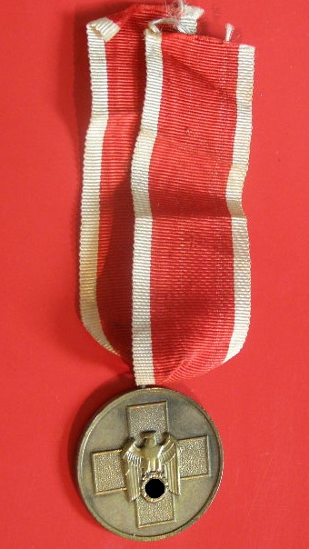 Medaille für deutsche Volkspflege mit Band.