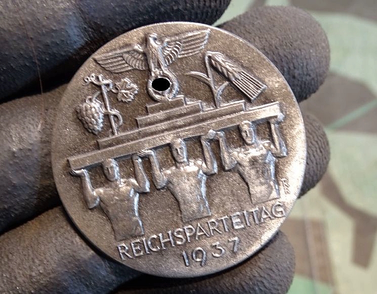 Veranstalltungs Abzeichen Reichsparteitag 1937, Aluminíum, Hst. : M. Nett Fürth i.B. 