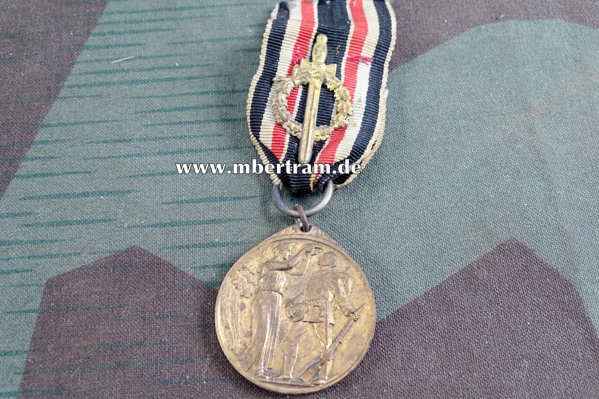 Deutsche Ehrendenkmünze des Weltkrieges mit Kampfabzeichen der Ehrenlegion.