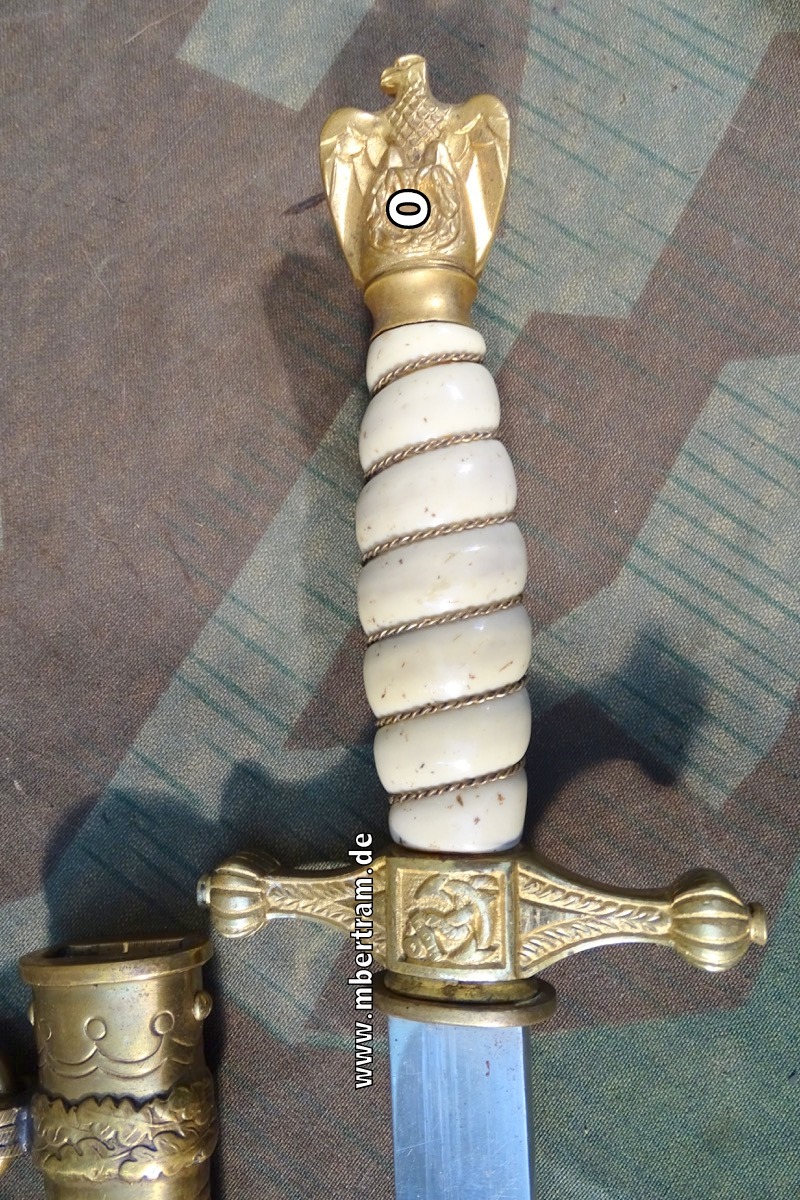 Kriegsmarine Offiziersdolch, weißer Griff, "Original  Eickhorn Solingen"