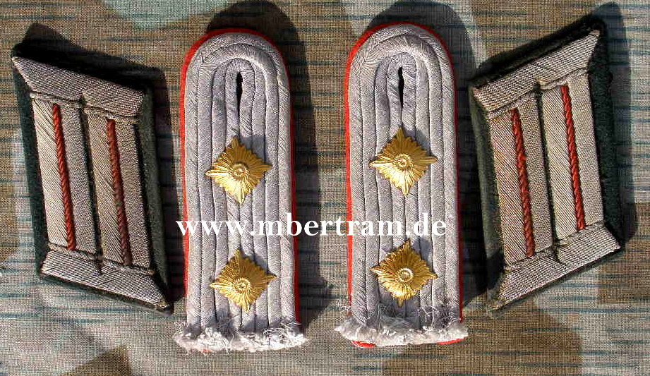 Paar Schulterklappen, Kragenspiegel, Oberleutnant, Artillerie