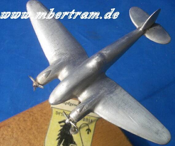 Kriegsmodell Heinkel HE 111 Bomber, Alu, Holzfuß, Borduhr