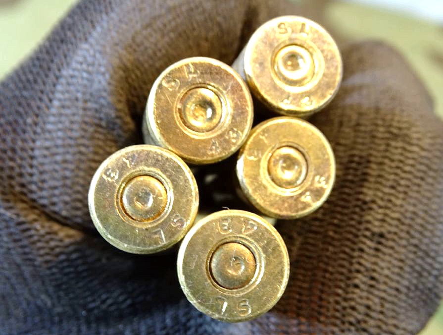 5 Schuss Deko Patronen für das US MG cal. 30,  2. Weltkrieg, alle Hülsen SL 43