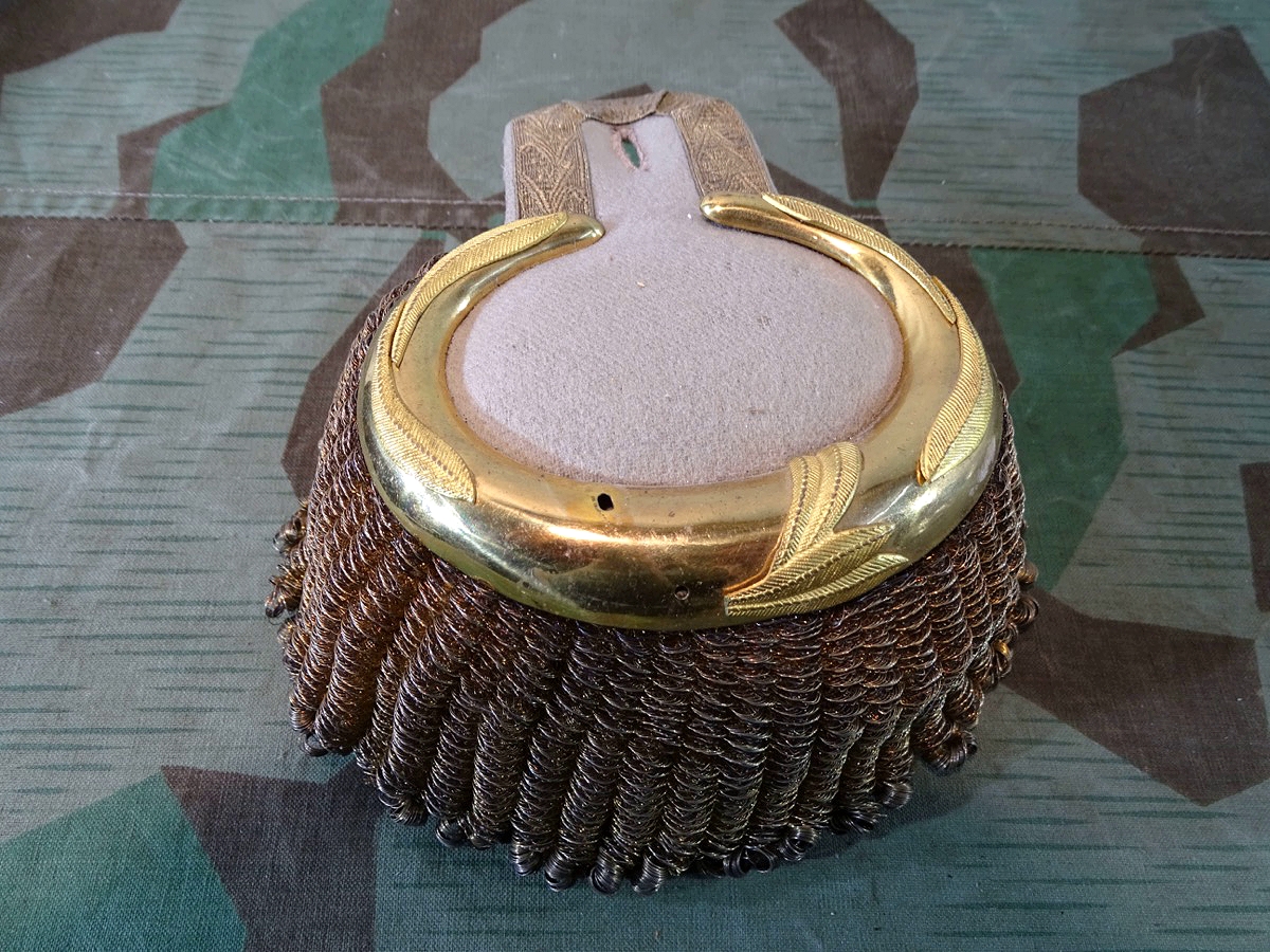 Epaulette Kaisereich, Generalsrang? graue Unterlage (Verkehrstruppe?/Flieger?), goldene Umrandung