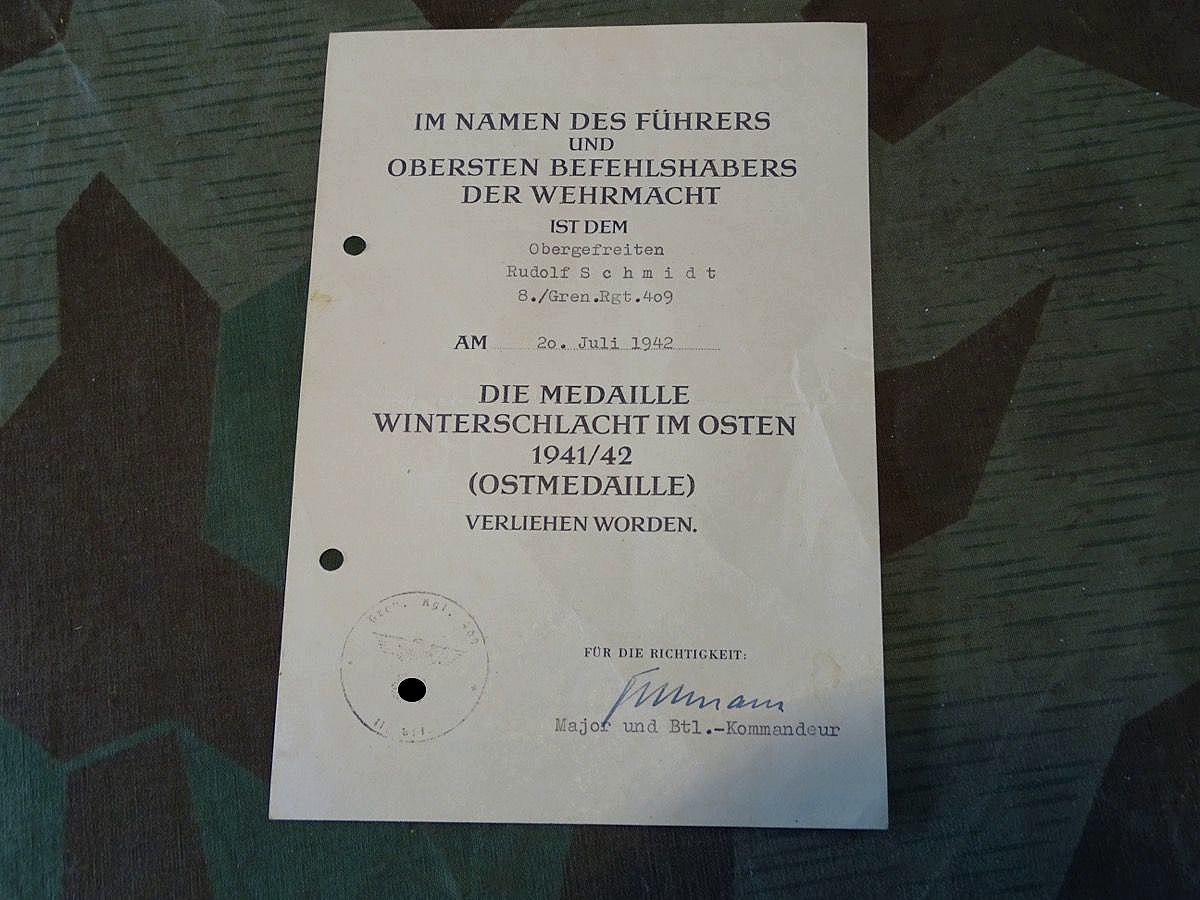 Urkunde Medaille Winterschlacht im Osten 1941/42, Obergefr. R.S. 8. Gren Rgt. 409, Untersrchrift DK Gold Träger