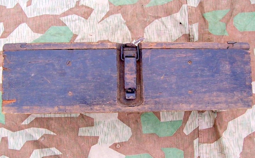 Wehrmacht Ammo Box / Munitionskiste " Leichte Feldhaubitze 18"