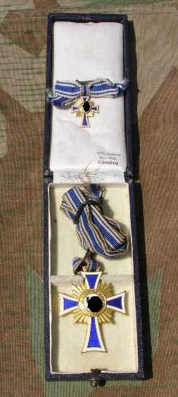 MUTTERKREUZ GOLD, m. MINIATUR, SCHATULLE, W. Deumer