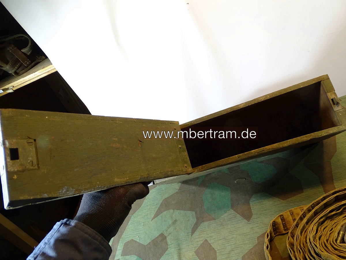 Holz Patronenkasten / Gurtkasten  MG 08 mit Stoffgurt,  1. Weltkrieg