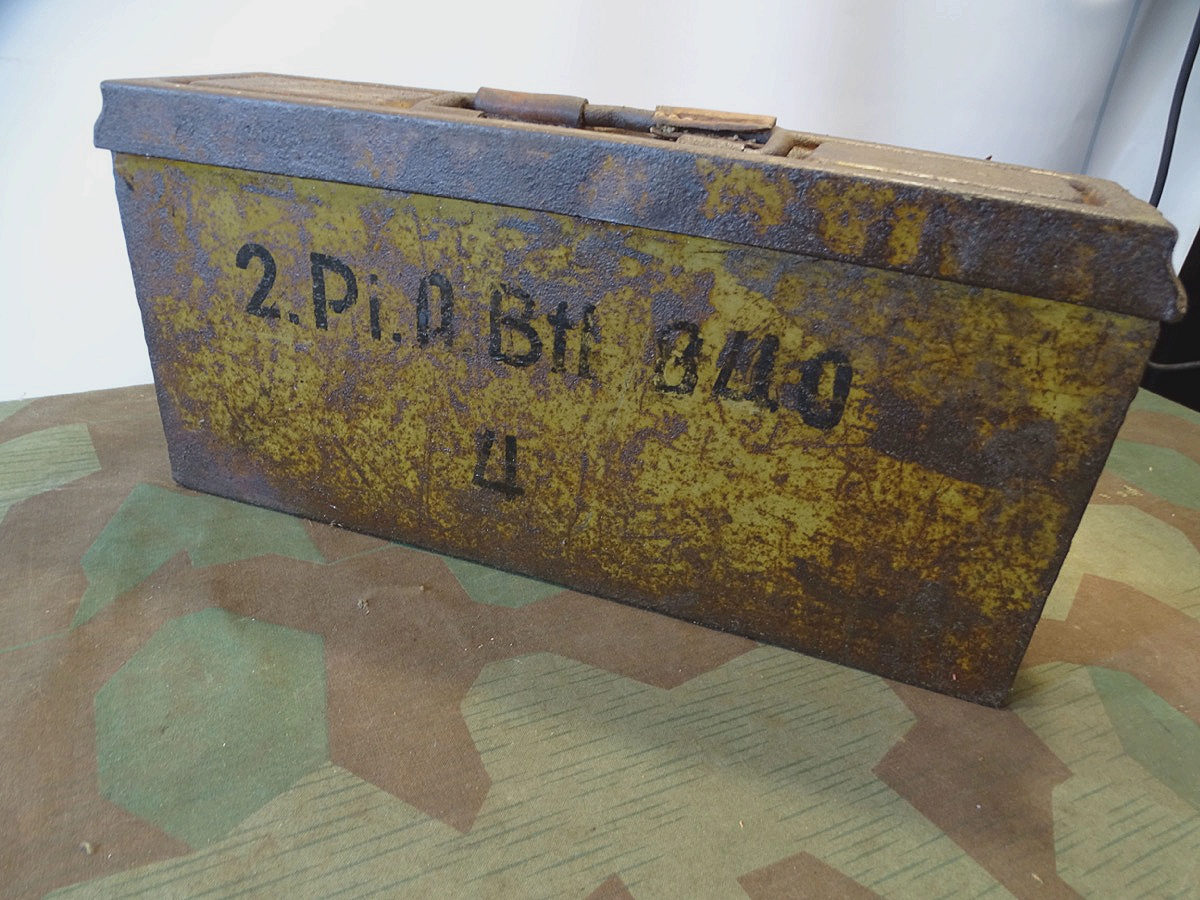 MG 34/42 Patronenkasten 41, Aufschrift 2. Pionier  Batl. 240
