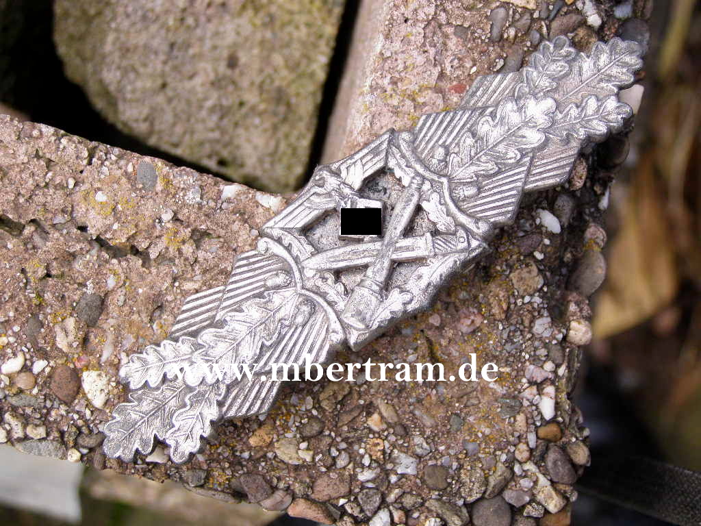 Nahkampfspange in silber, Hersteller "JFS", Feinzink versilbert