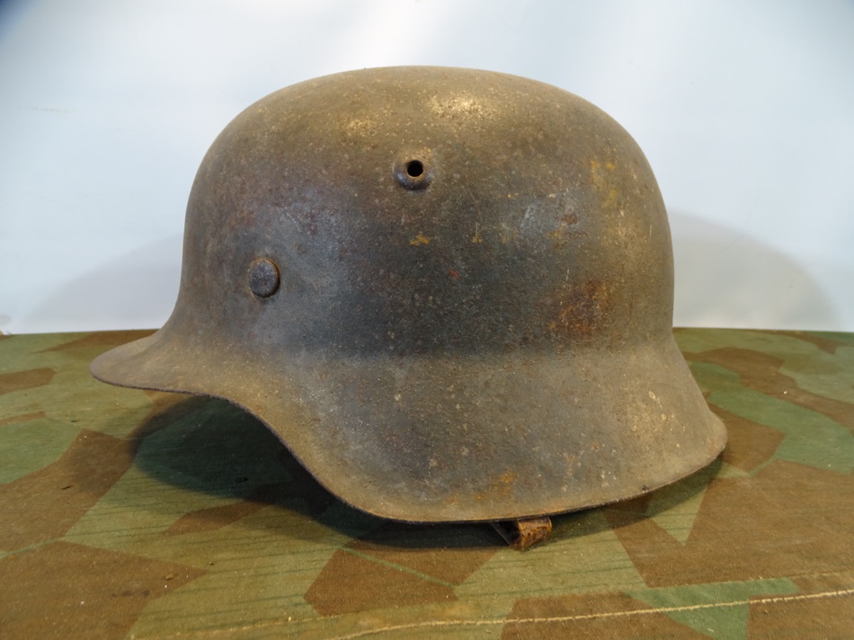 Wehrmachts Stahlhelm  M 40 mit Originalnieten und Innenring , gebraucht, ungereinigt. 