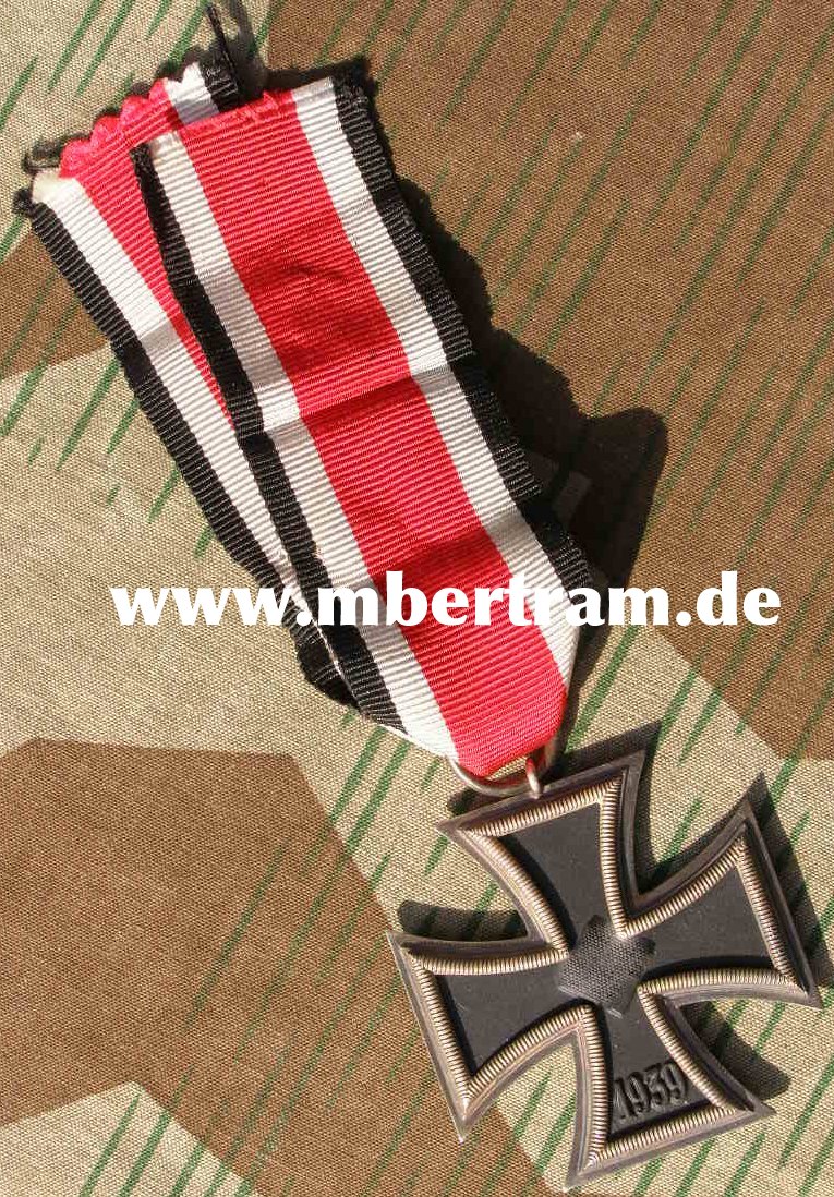 EISERNES KREUZ 1939 2. KLASSE AM BAND o. HERSTELLER
