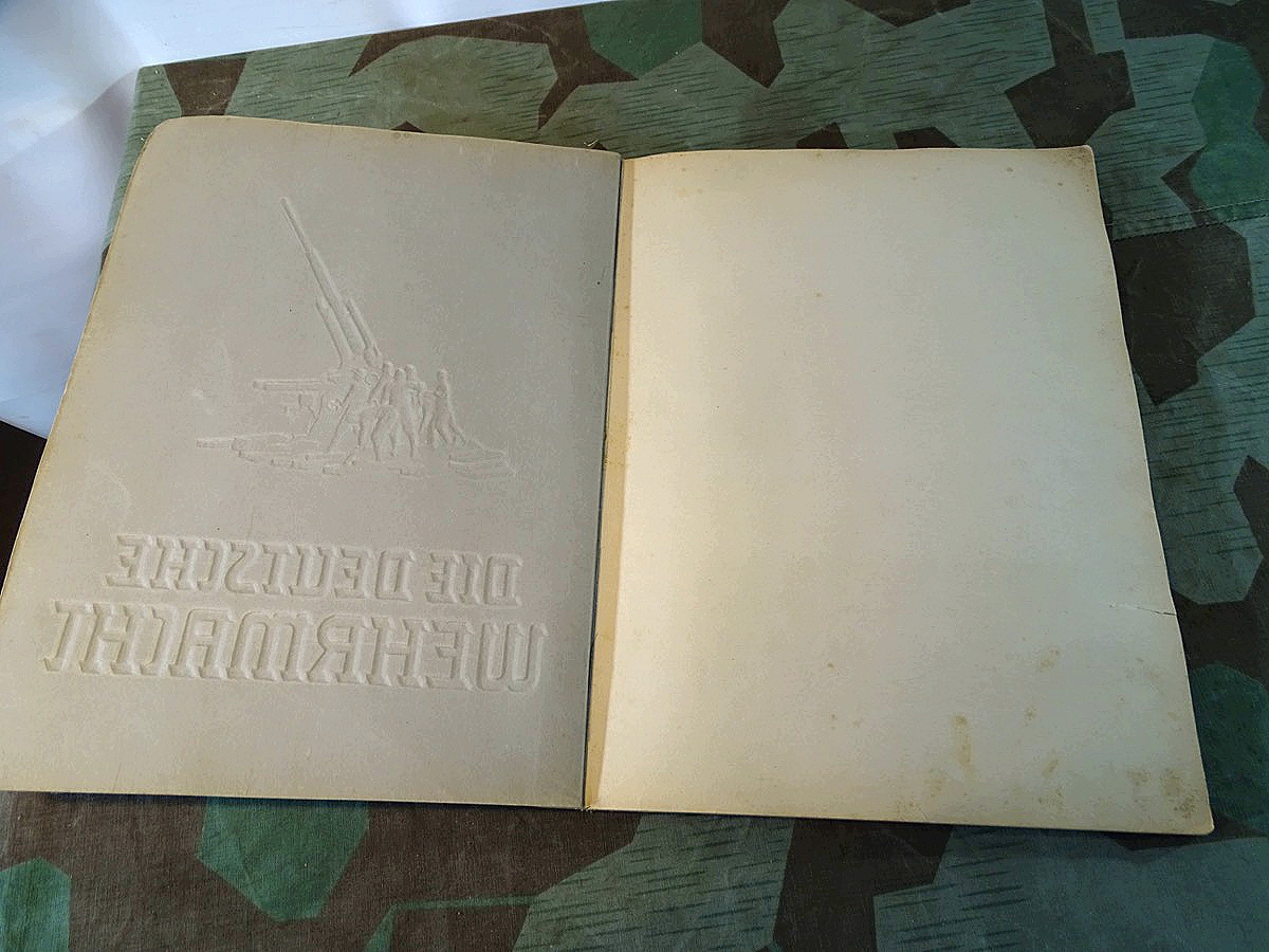 Sammelbilderalbum Die deutsche Wehrmacht, stärker gebrauchter Zustand, alle Bilder da. Sammelbilderalbum Die deutsche Wehrmacht, stärker gebrauchter Zustand, alle Bilder da.