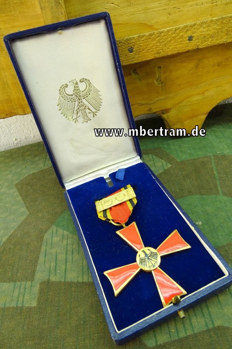 Bundesverdienstkreuz, Hst.: C.E.Juncker Berlin in Etui,  Spange   "50"