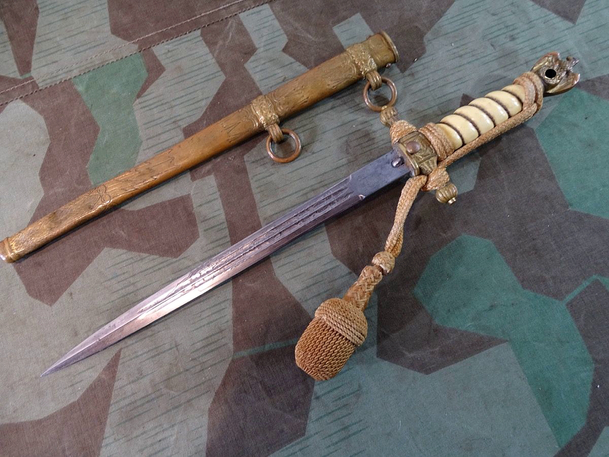Früher Kriegsmarine Offiziersdolch, Original Eickhorn Solingen mit Portepee