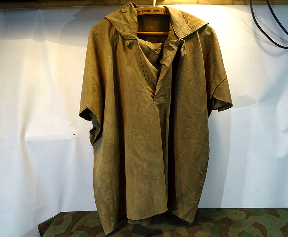 Kurzärmelige Regenjacke mit Kapuze,  Organisation Tod, sehr selten ! 