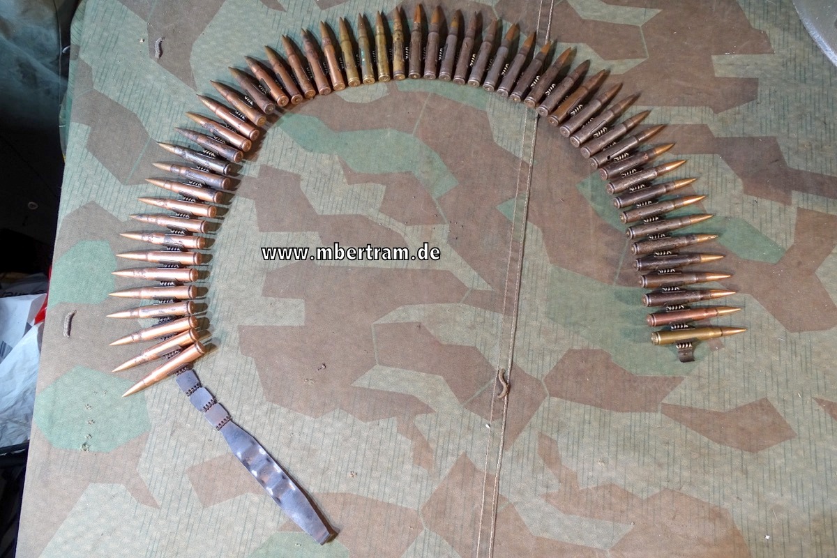 WH MG 42/MG 34 Deko Gurtkette, 53 Schuss gemischte  Patronen, mit Einführer