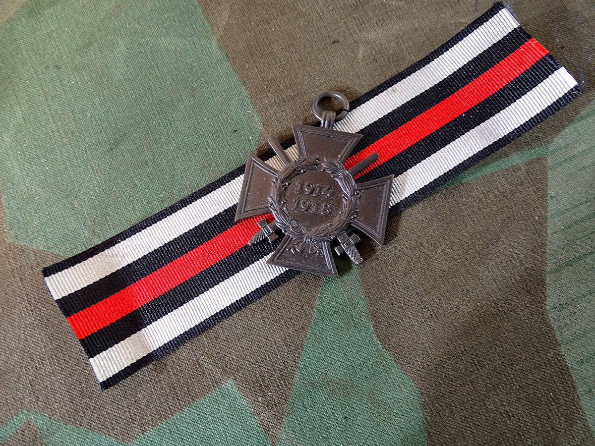 Ehrenkreuz für Frontkämpfer 1914/ 1918 mit Schwertern. R.V. 24 Pforzheim