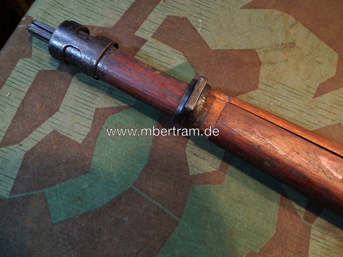 21006-8 Späte K 98 Schäftung, Wehrmacht, Kriegsfertigung Schichtholz mit Beschlägen u.Oberholz