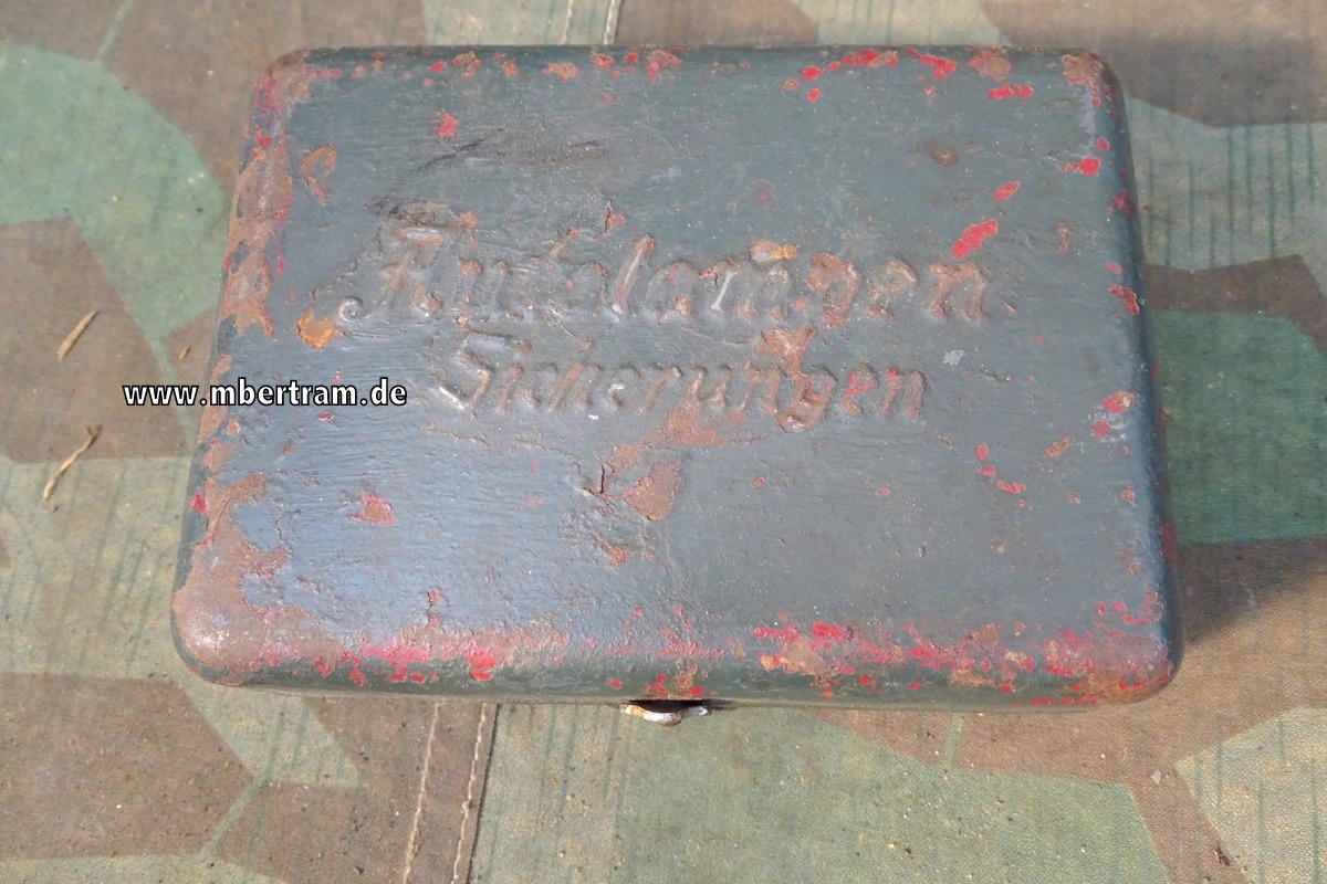Wehrmacht, Kästchen für Autolampen und Sicherungen, feldgrau.