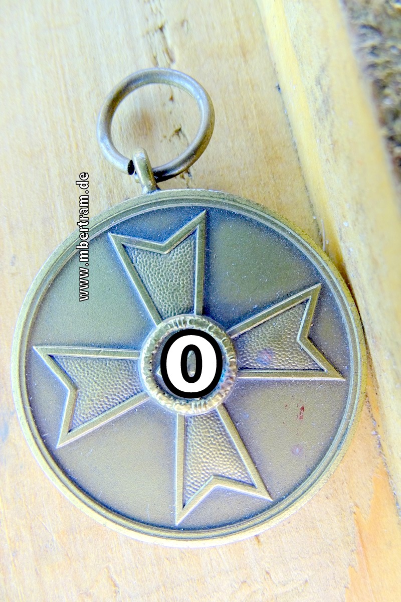 Kriegsverdienstmedaille 1939 , Buntmetall, ohne Band