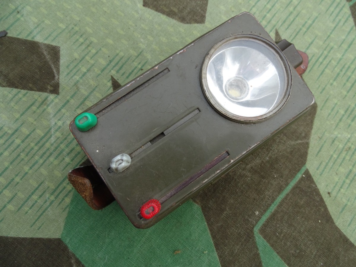Frühe Bundeswehr Signal Taschenlampe, Originallack, 3 Farbschieber, Versorgungsnummer