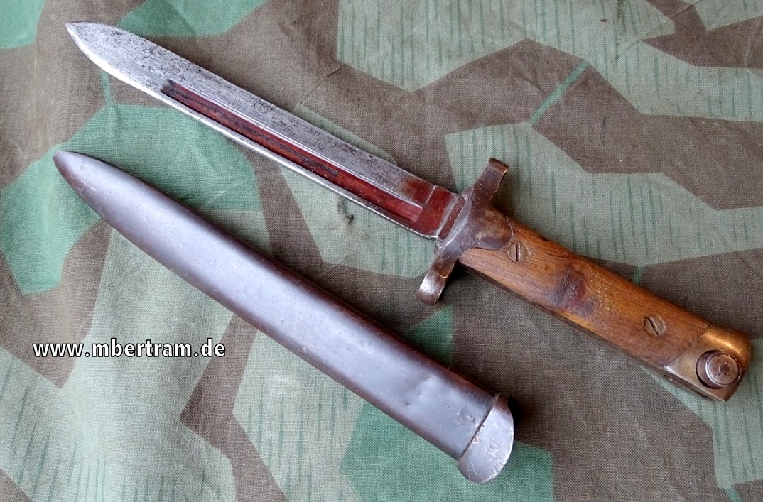 Italienisches Carcano M 1891/38 Bajonett, 2. WK Version mit Stahlscheide