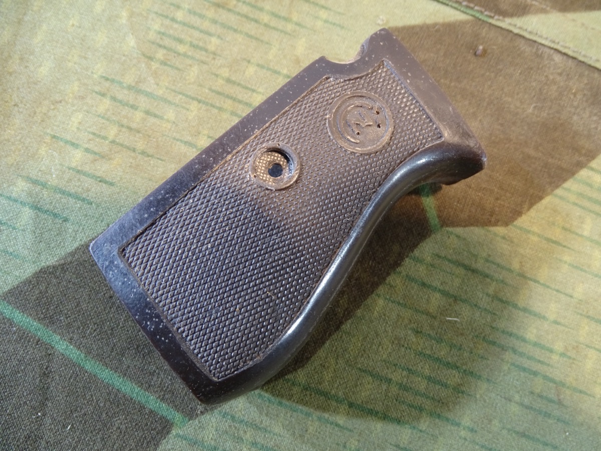 Einteilige Griffschalen für Tschechische P 27 CZ