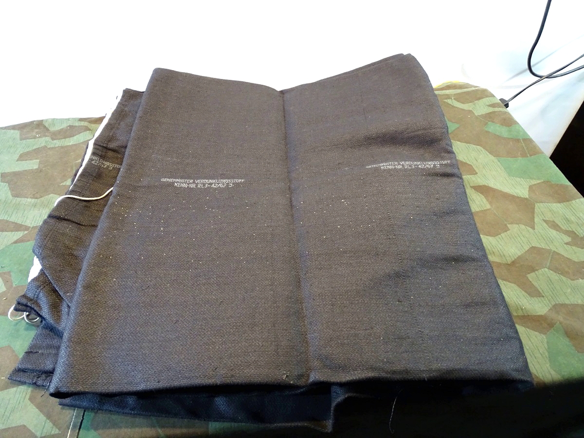 Luftschutz Amtlich genehmigter Verdunklungsstoff ca. 2,19 L x2,40 B cm