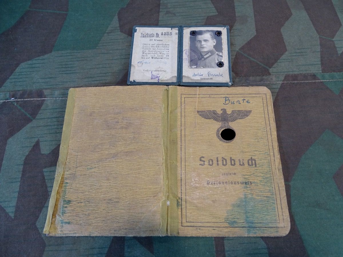 Soldbuch Grenadier Artur B, Jäger Ers. Btl. II/482, 5 Orden eingetragen Soldbuch Grenadier Artur B, Jäger Ers. Btl. II/482, 5 Orden eingetragen