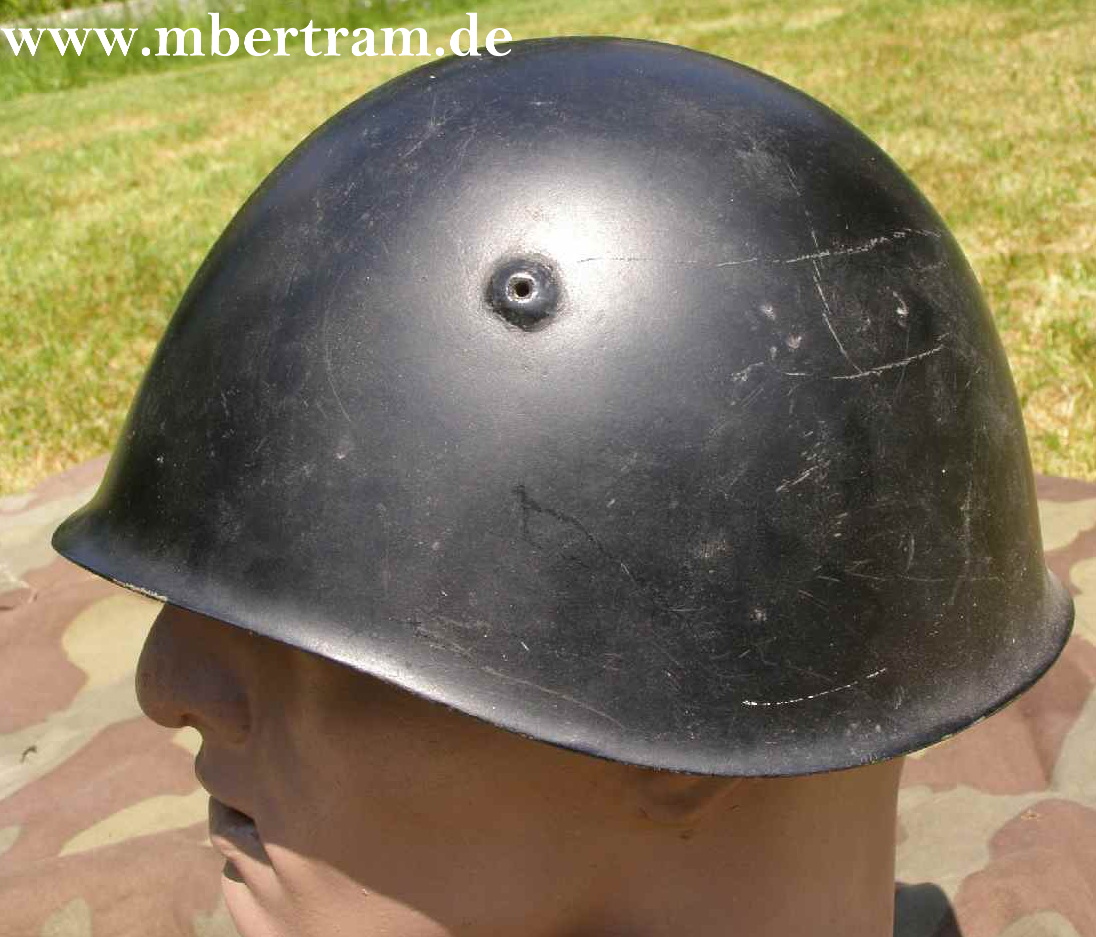 Italienischer Helm M33 gebraucht, o. Innenhelm ( Siehe Foto)