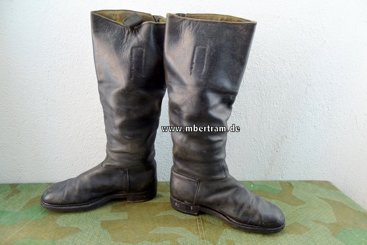 Wehrmacht / Waffen SS: Ein Paar Offiziers- und Unteroffiziers Stiefel, genagelt