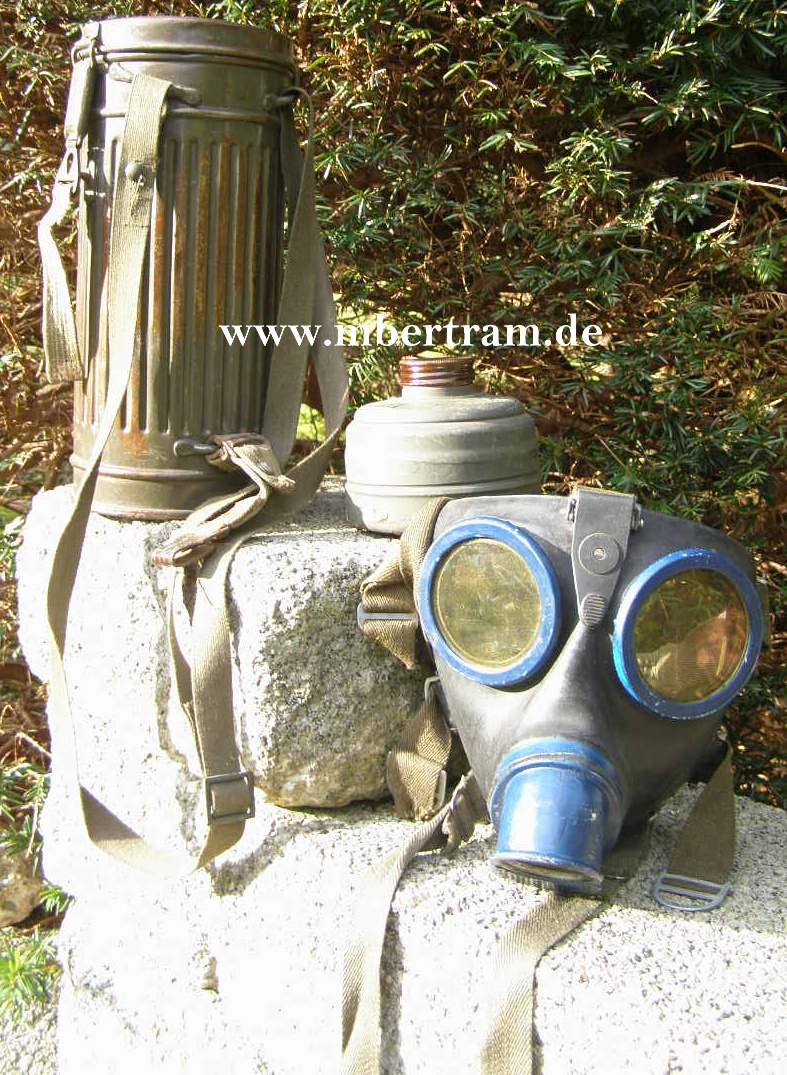 GASMASKE, HOHE BLECHDOSE, Filter, Maske btc 1944