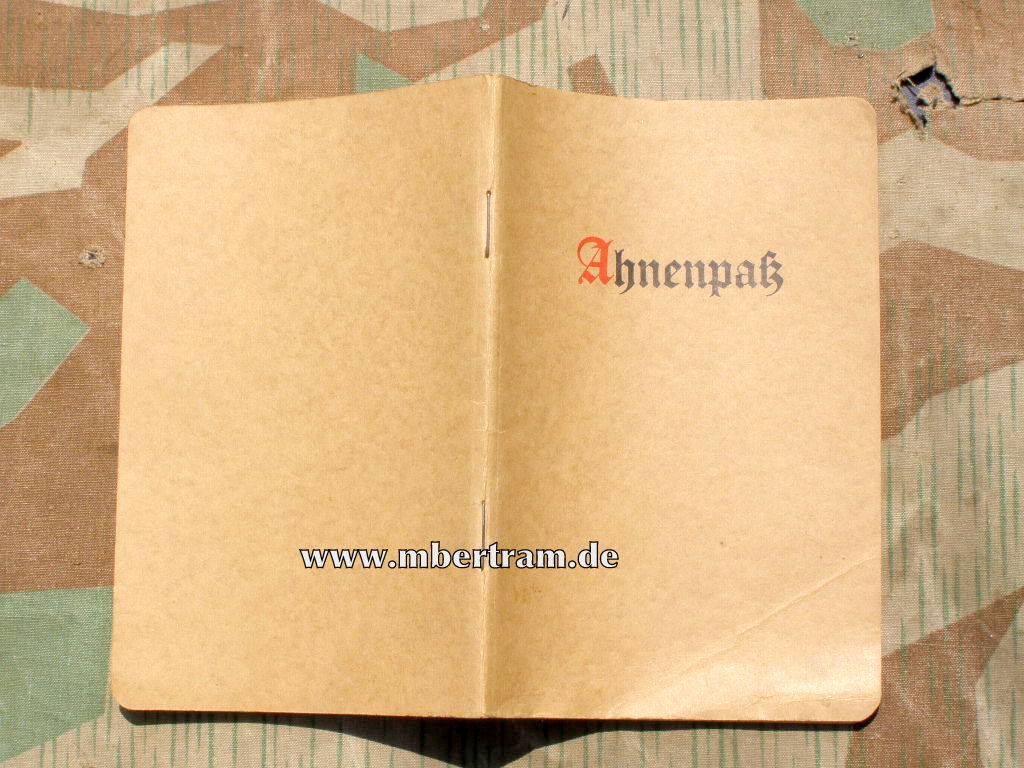 Ahnenpass, Blanko, um 1939. Vorwort v. A. Hitler, Selten