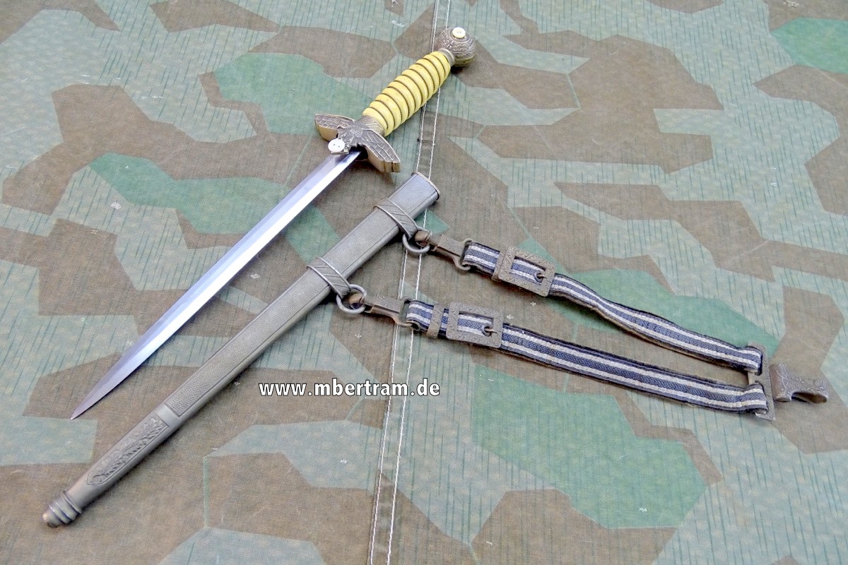 Luftwaffen Offiziersdolch, weißer Griff mit Gehänge, Tiger Solingen