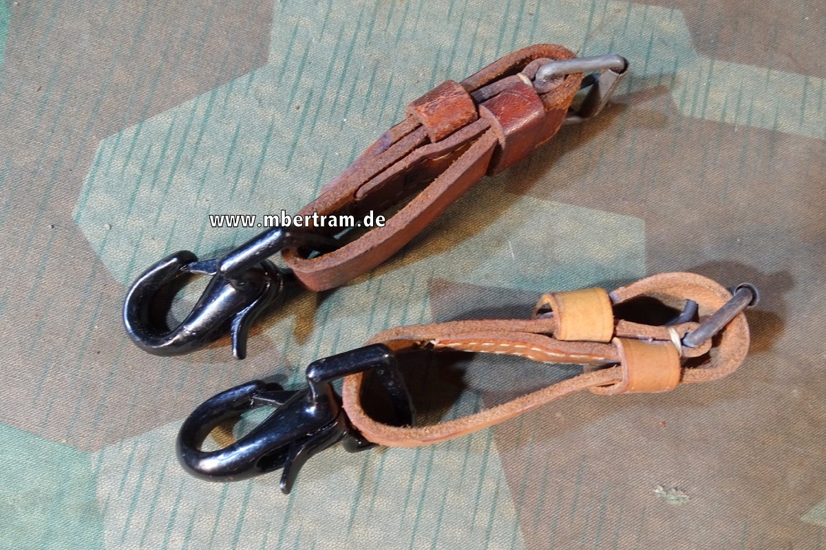 19795-1 Paar Tragehaken zur Feldchirourgen Kavallerie Ledertasche