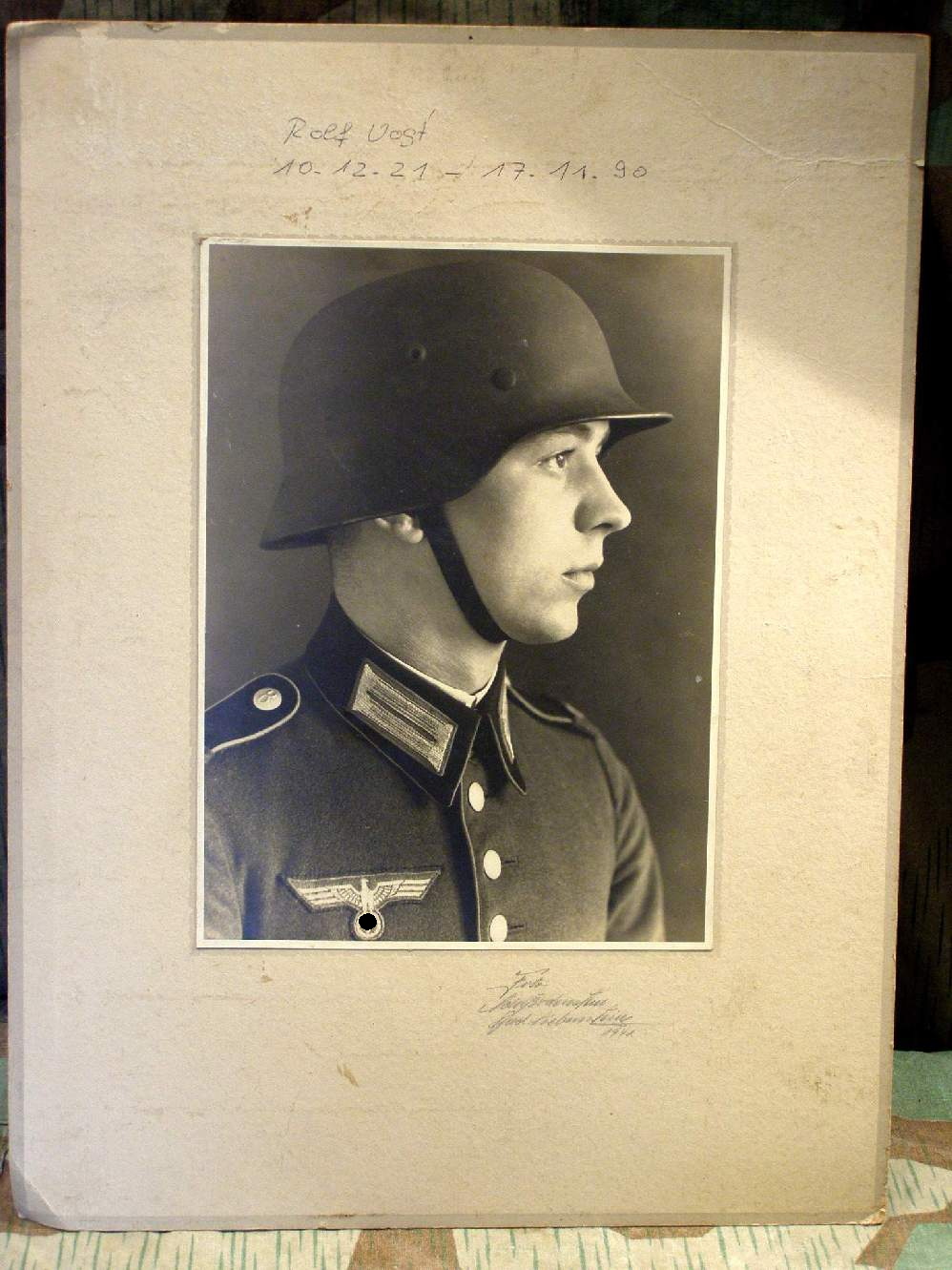 Portrait WH Soldat in Parade Waffenrock und Stahlhelm 1941