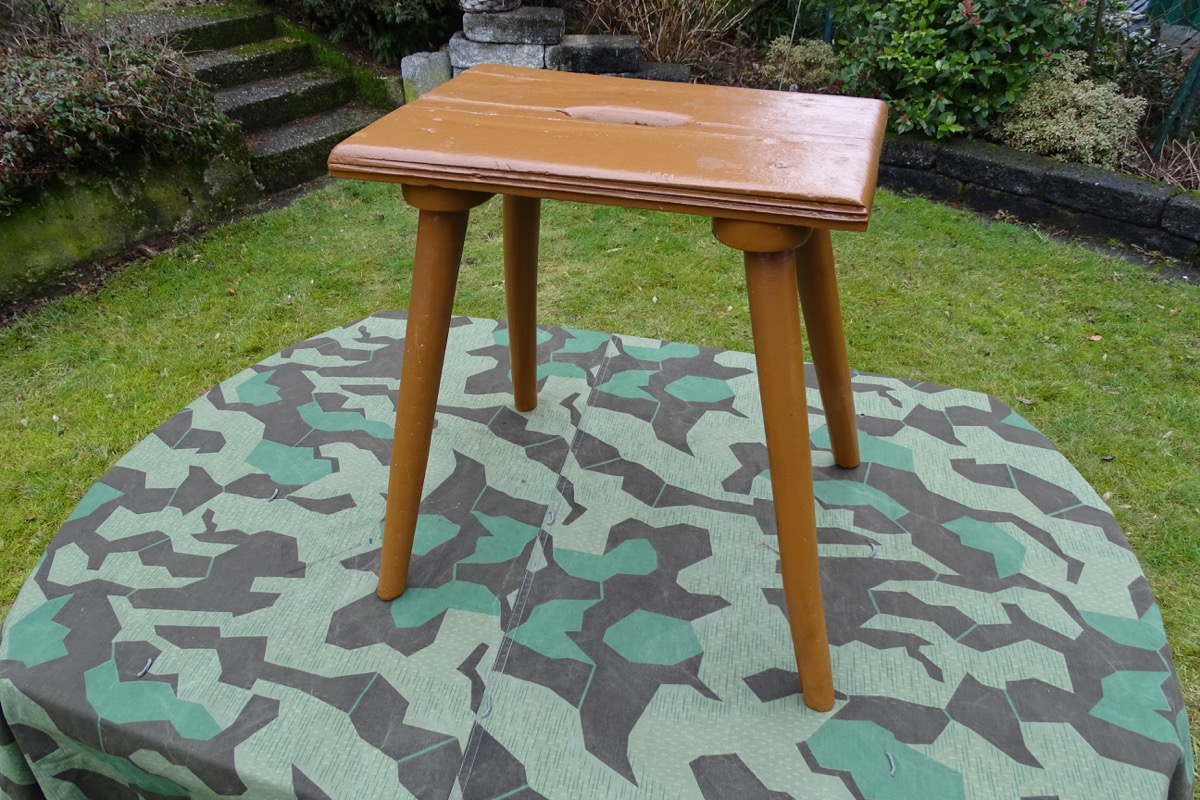 Wehrmacht Mehrzweck Hocker / Stuhl, gestempelt mit H.U. und Hoheitsadler