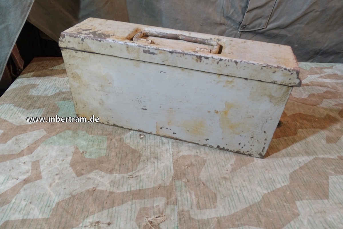 MG 34/42 Patronenkasten 41,  Kriegsmarine, graue Schiffsfarbe